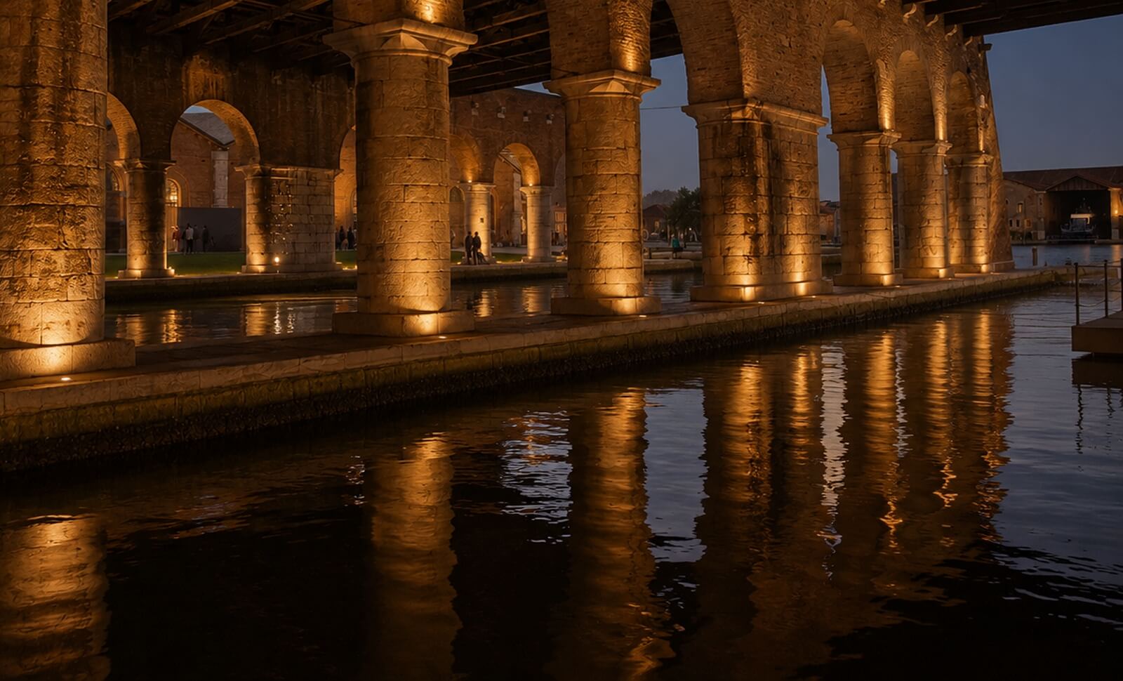 Высокая вода (acqua alta) на площади Сан-Марко в Венеции